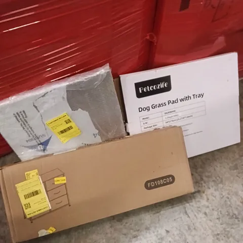 PALLET CONTAINING A LARGE QUANTITY OF ITEMS TO INCLUDE - DRAWERS, STEEL SHEET, DOG GRASS PAD WITH TRAY ETC