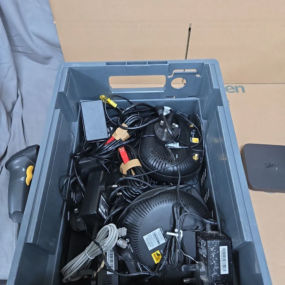 TOTE OF APPROXIMATELY 15 ASSORTED ITEMS TO INCLUDE: SKY BOX