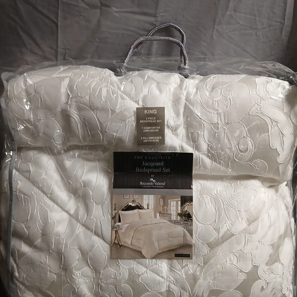 KING SIZE BEDSPREAD SET – THE EXQUISITE JACQUARD BEDSPREAD SET (RICCARDO VALERIA) – WHITE, 3-PIECE