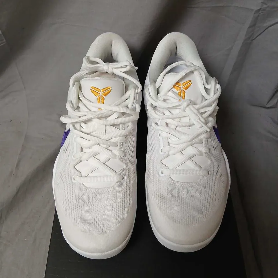NIKE KOBE VIII PROTRO WHITE/COURT PURPLE – UK 8.5 (US 9.5) MEN'S BASKETBALL SHOES