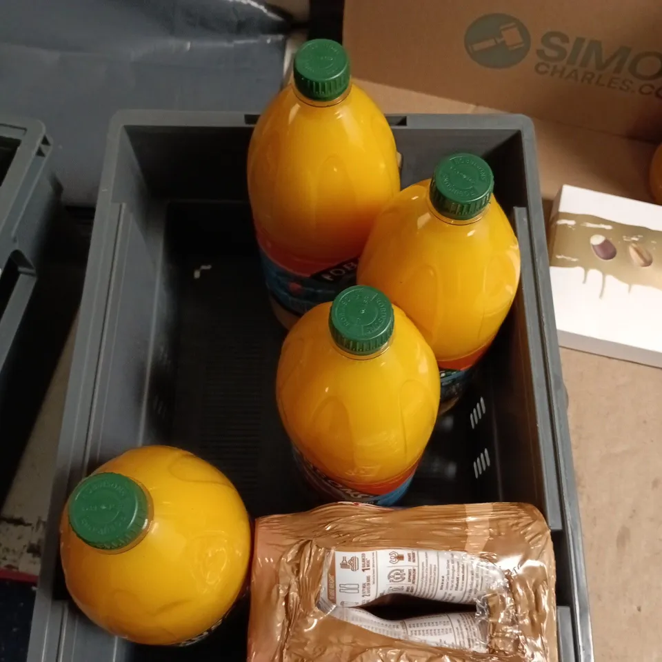 APPROXIMATELY 12 ASSORTED FOOD AND DRINKS ITEMS TO INCLUDE - R WHITES LEMONADE, ROBINSONS ORANGE SQUASH, HOTEL CHOCOLAT EASTER CHOCOLATE TRAY ETC 