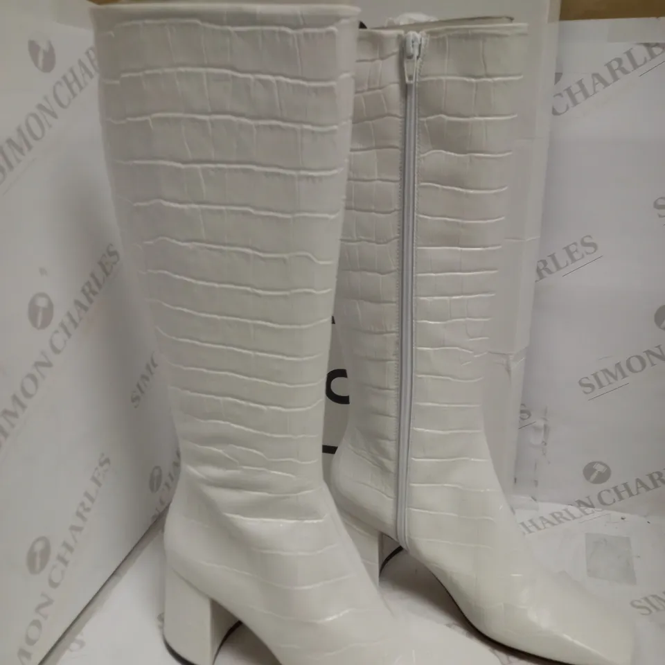 TOPSHOP UK4 TULA MID KNEE HIGH WHITE SNAKESKIN PRINT BOOT 
