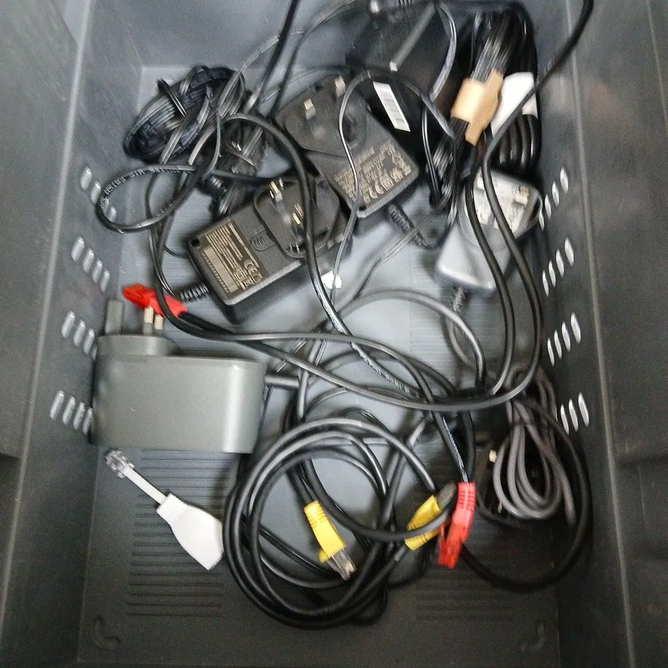 APPROXIMATELY 10 ASSORTED ELECTRICAL PRODUCTS & ACCESSORIES TO INCLUDE REMOTE, CABLES, ROUTERS, ETC