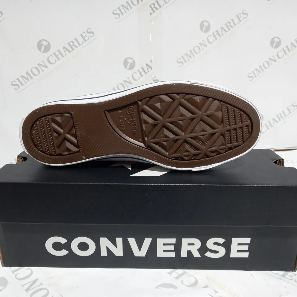 BOXED CONVERSE ALL STAR OX TRAINERS IN WHITE - SIZE UK 3.5