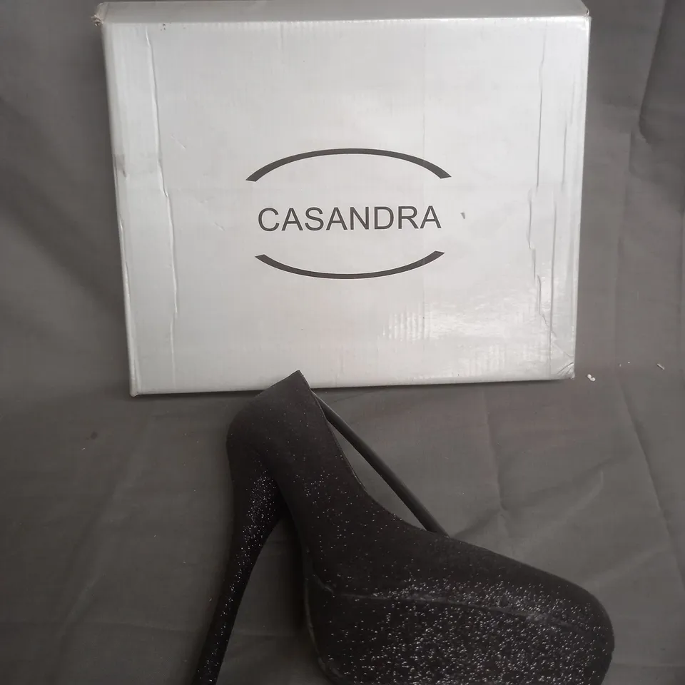BOXED PAIR OF CASANDRA BLACK GLITTERED BLOCK HEEL BLACK SIZE 4