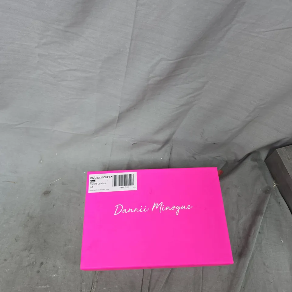 DANNII MINOGUE PINK PATENT LEATHER HEELS – UK 7 (EU 40)