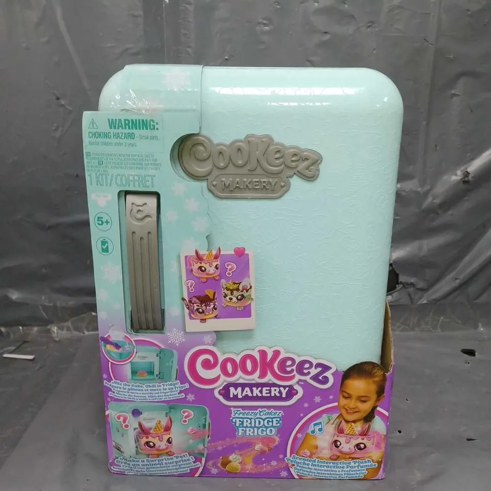 COOKEEZ MAKERY FREEZY CAKEZ PLAYSET RRP £39.99