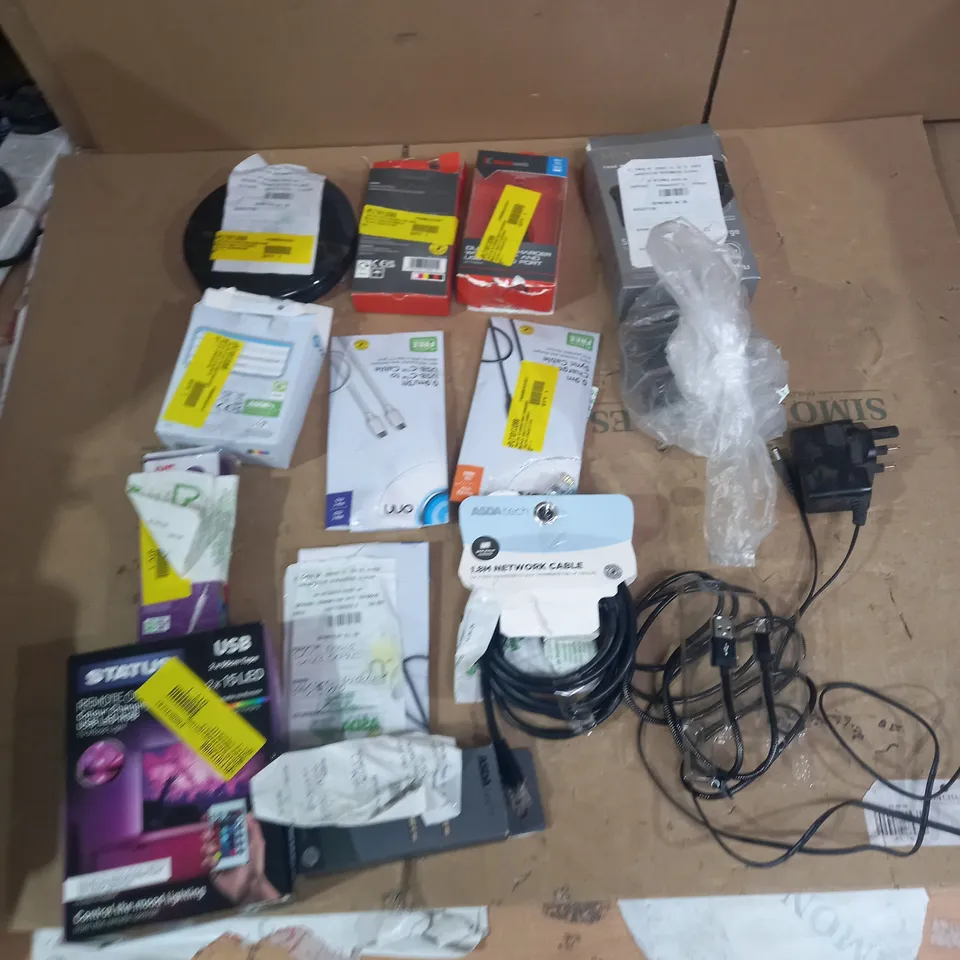 LOT OF APPROX 15 ASSORTED TECH ITEMS TO INCLUDE PHONE CHARGERS, EARPHONES, CD PLAYER ETC