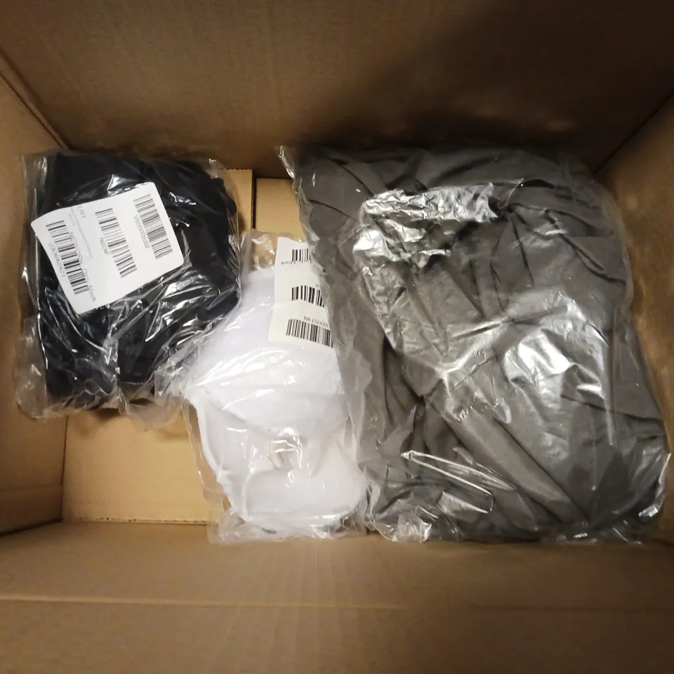 BOX OF APPROXIMATELY 5 ASSORTED ITEMS TO INCLUDE - QUEST 1.7L KETTLE , PAW PATROL RYDER RESCUE ATV , EVERYDAY DUVET COVER SET ETC