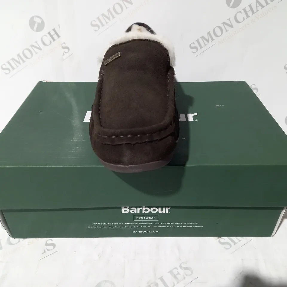 BOXED PAIR OF BARBOUR MARTIN SLIPPERS IN BROWN UK SIZE 8