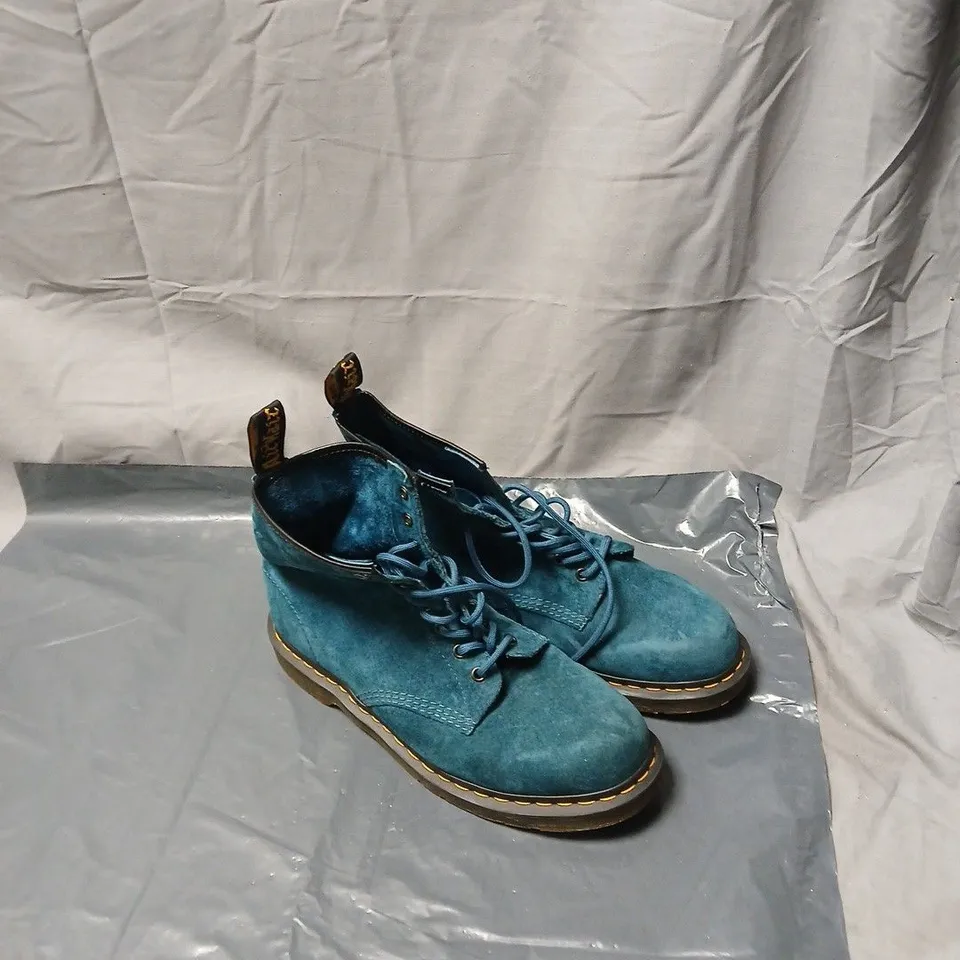DR MARTENS TEAL SUEDE LACE-UP ANKLE BOOT – BLUE LACES, YELLOW WELT STITCHING SIZE UK10