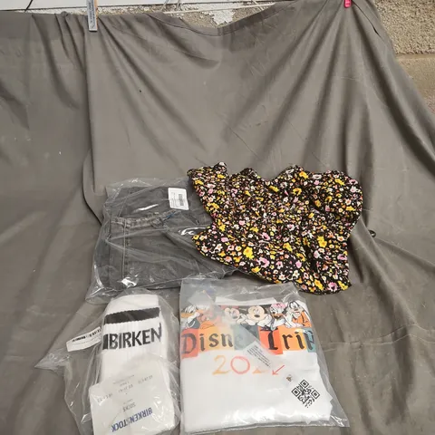 BOX OF APPROXIMATELY 20 ASSORTED CLOTHING ITEMS TO INCLUDE FLOWER PRINT DRESS, JEANS, SOCKS, DISNEY T SHIRT ETC