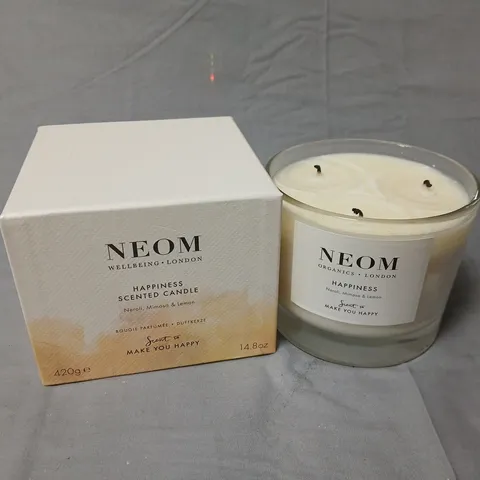BOXED NEOM HAPPINESS SCENTED CANDLE – NEROLI, MIMOSA & LEMON (3-WICK, GLASS JAR)
