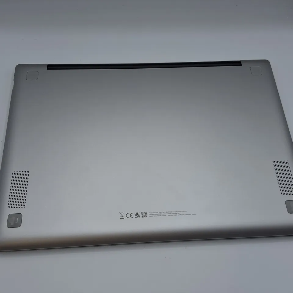 BOXED SAMSUNG GALAXY CHROMEBOOK GO INTEL CELERON LAPTOP IN SILVER - 340XDA-KA2