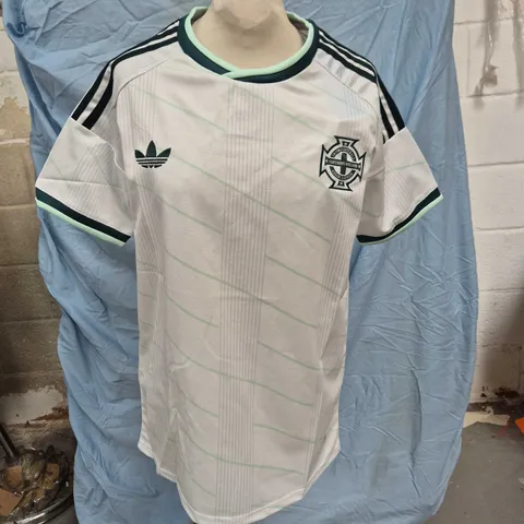 ADIDAS JERSEY – NORTHERN IRELAND FA, WHITE WITH CREST (EU 46)