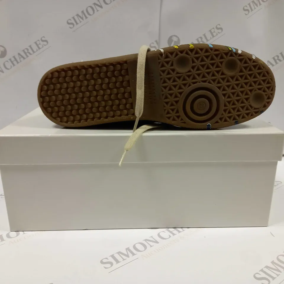BOXED PAIR OF HERVIA MAISON MARGIELA SHOES UK SIZE 9 