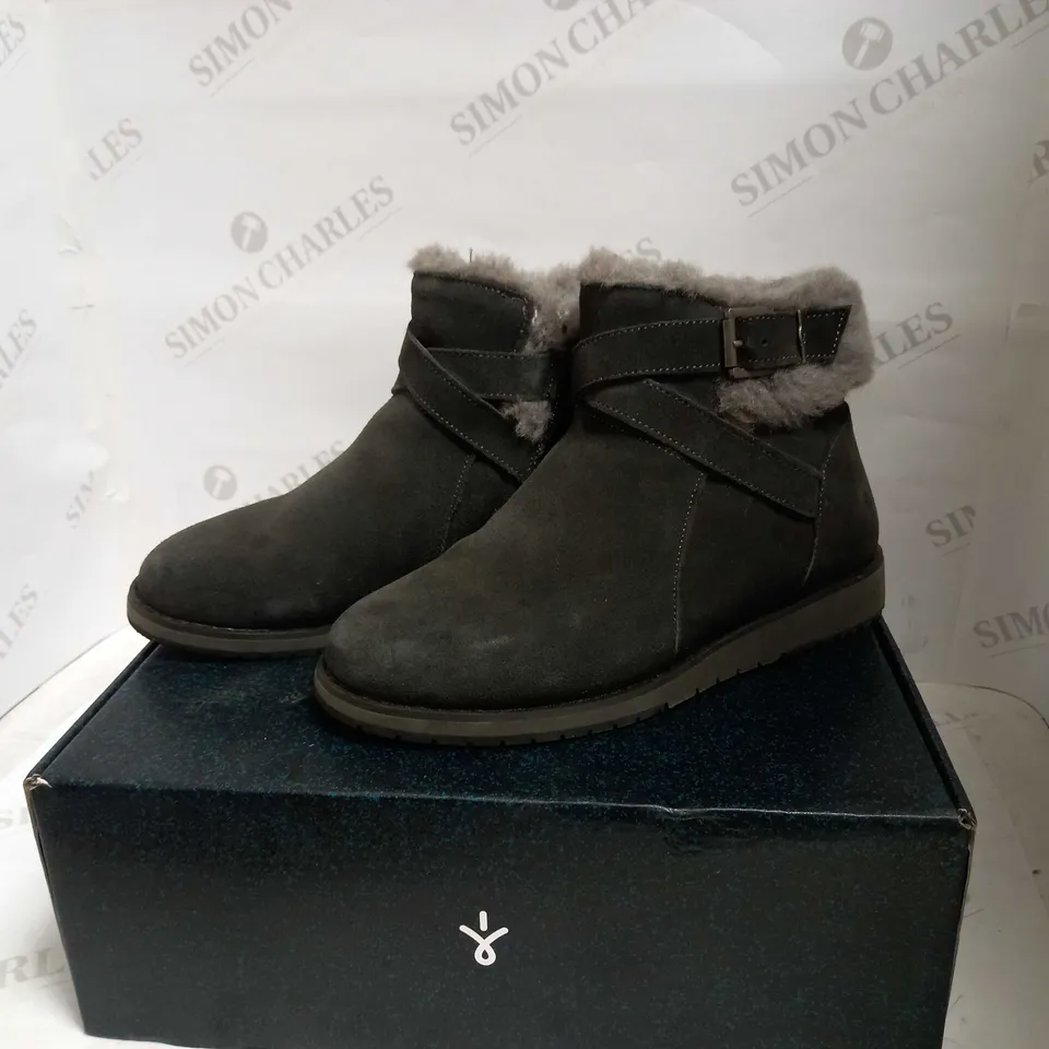 EMU MERAK SUEDE BOOTS SIZE 5