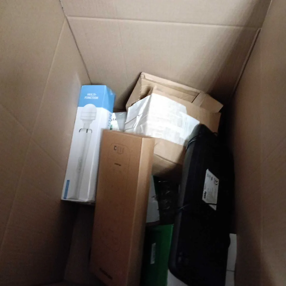 BOX OF APPROXIMATELY 10 ASSORTED ELECTRICAL ITEMS INCLUDING WIRED KEYBOARD , MULTI FUNCTION MASSAGER AND MULTIFUNCTIONAL POWER STRIP 
