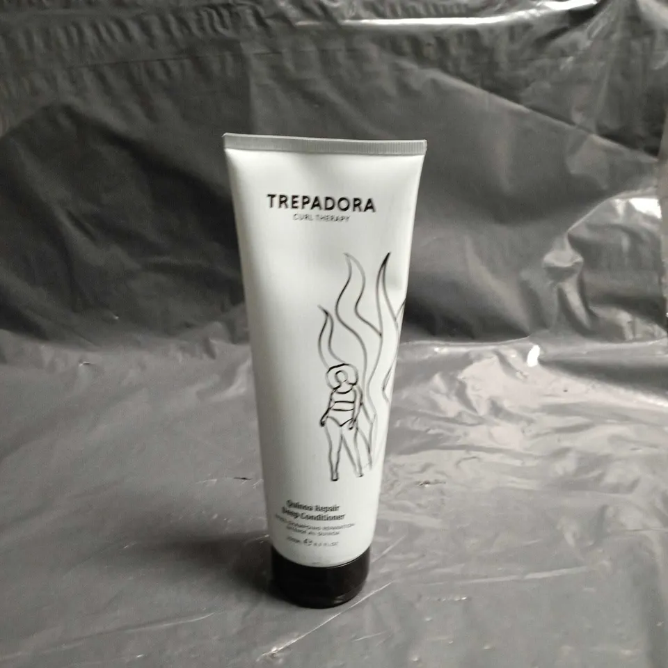 APPROXIMATELY 25 ASSORTED COSMETICS ITEMS TO INCLUDE MAGNESIUM BATH SALTS, TREPADORA CURL THERAPY AND REPROOFING SPRAY