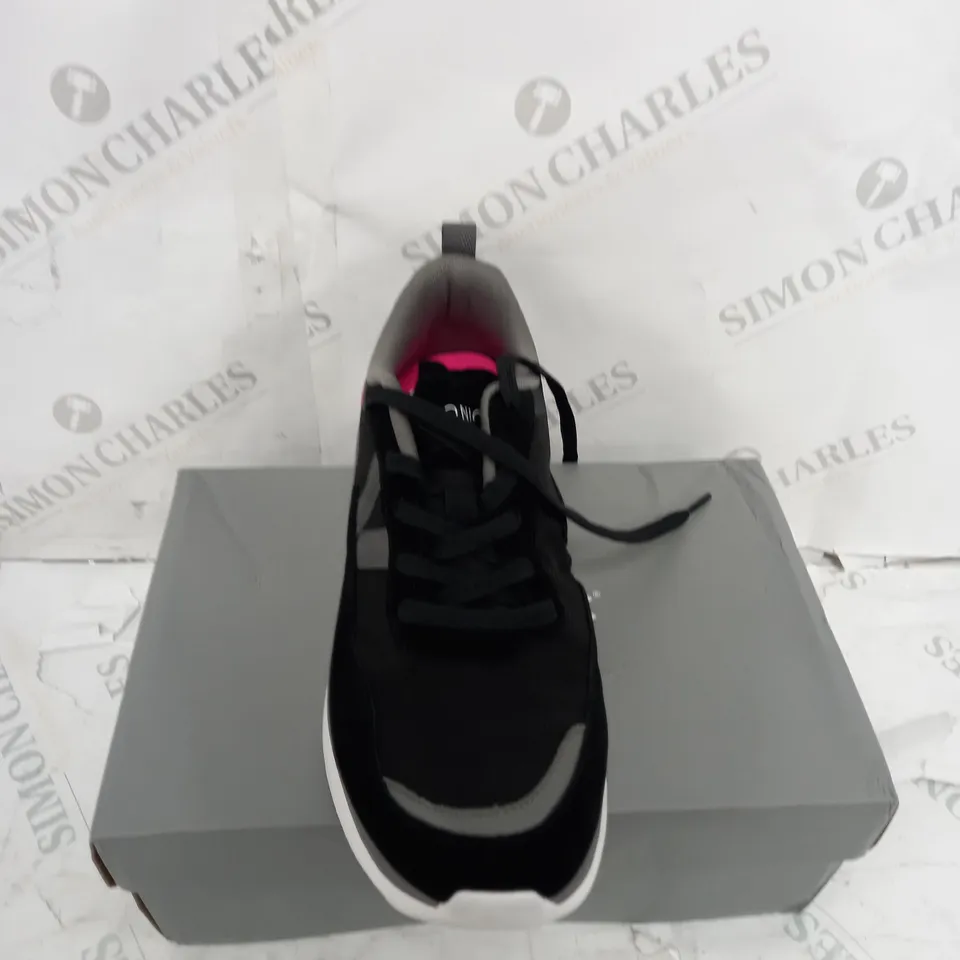 BOXED VIONIC DELMAR AYSE TRAINERS, BLACK - SIZE 8
