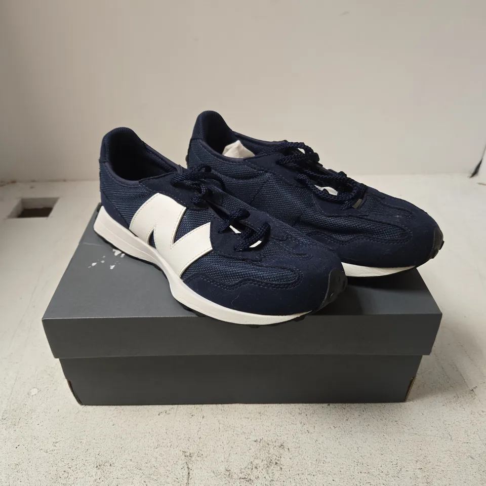 NEW BALANCE NAVY SNEAKERS WITH WHITE N LOGO – 5