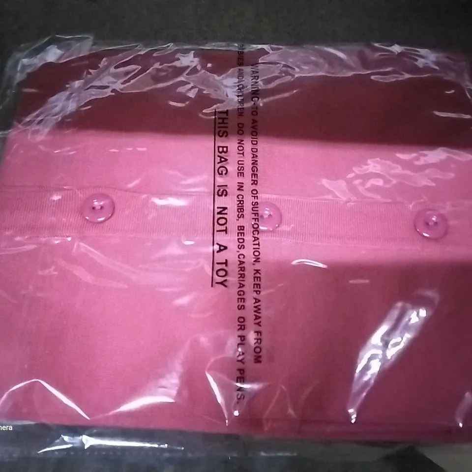 BOX OF APPROXIMATELY 20 MICHELE HOPE RED BUTTONED TOP (APPROX SIZE 19)