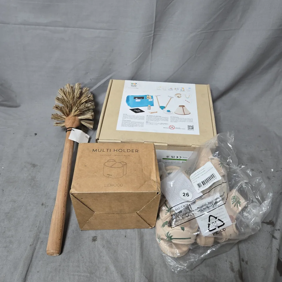 BOX OF APPROXIMATELY 10 ASSORTED HOUSEHOLD ITEMS TO INCLUDE - VET TOY SET - SILICONE MULTI HOLDER - CHILD SANDALS - ETC