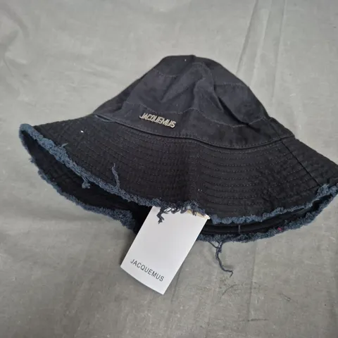 JACQUESMUS BLACK BUCKET HAT 