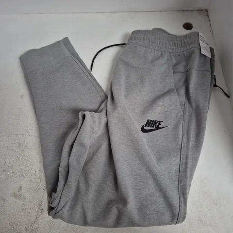 NIKE SLIM FIT TAPER LEG GREY SWEATPANTS – XL