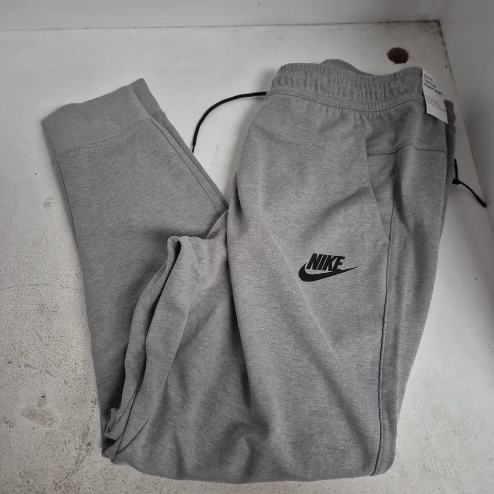 NIKE SLIM FIT TAPER LEG GREY SWEATPANTS – XL