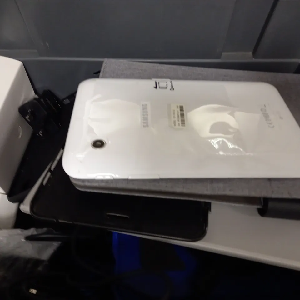 BOX OF APPROXIMATELY 15 ASSORTED ITEMS TO INCLUDE - PANASONIC FZ-G1 - FANXIANG S101 SSD - SAN DISK SSD PLUS 240GB ECT