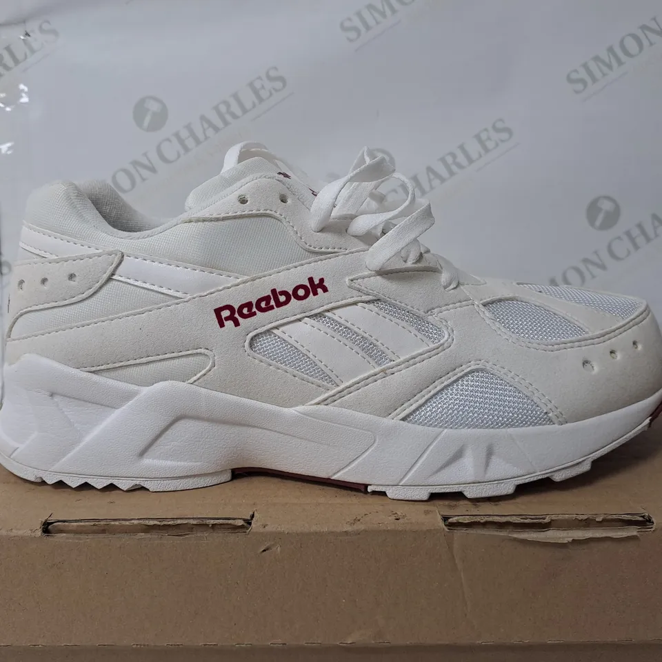 BOXED REEBOK AZTREK 93 TRAINERS IN WHITE & MERLOT - SIZE 7.5 