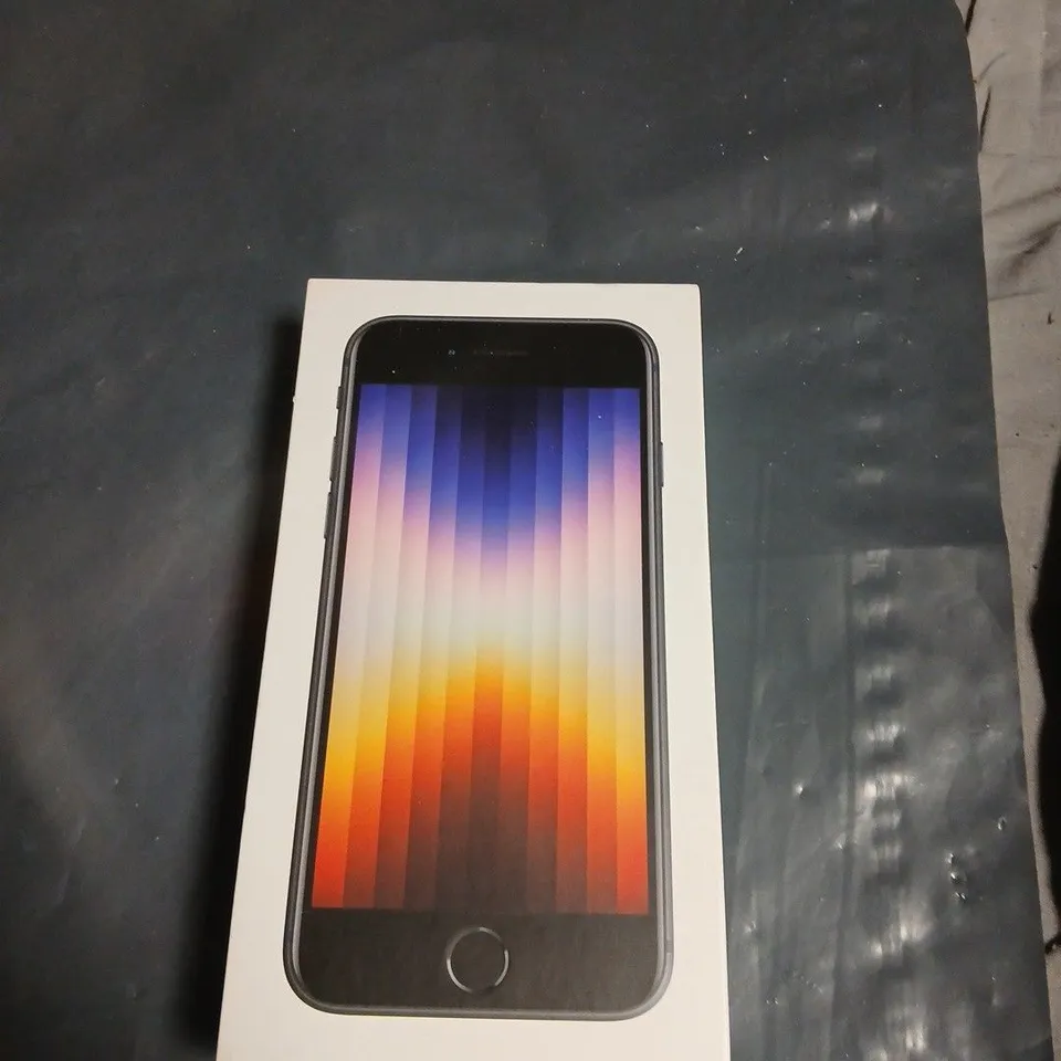 IPHONE SE BLACK  – BOXED
