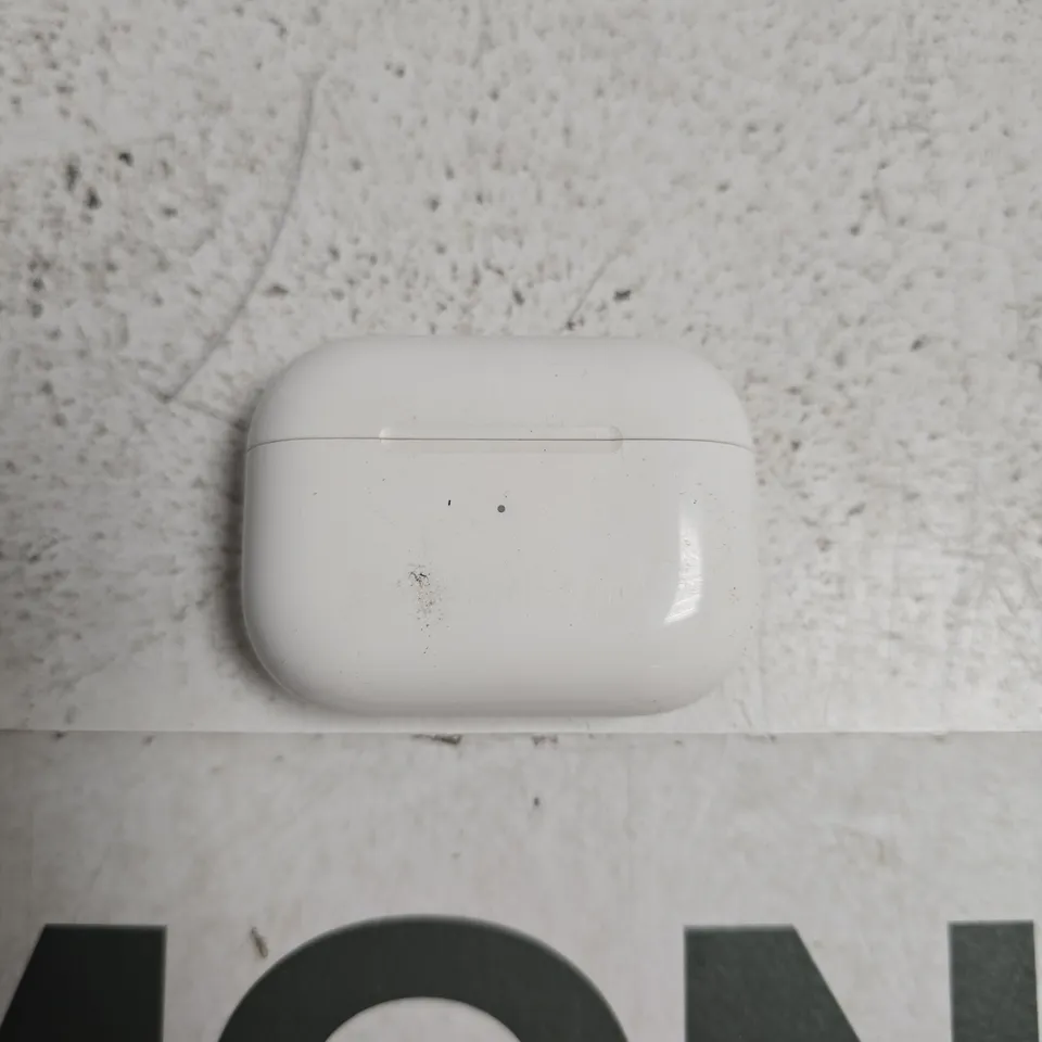 APPLE AIRPODS WITH CHARGING CASE – WHITE