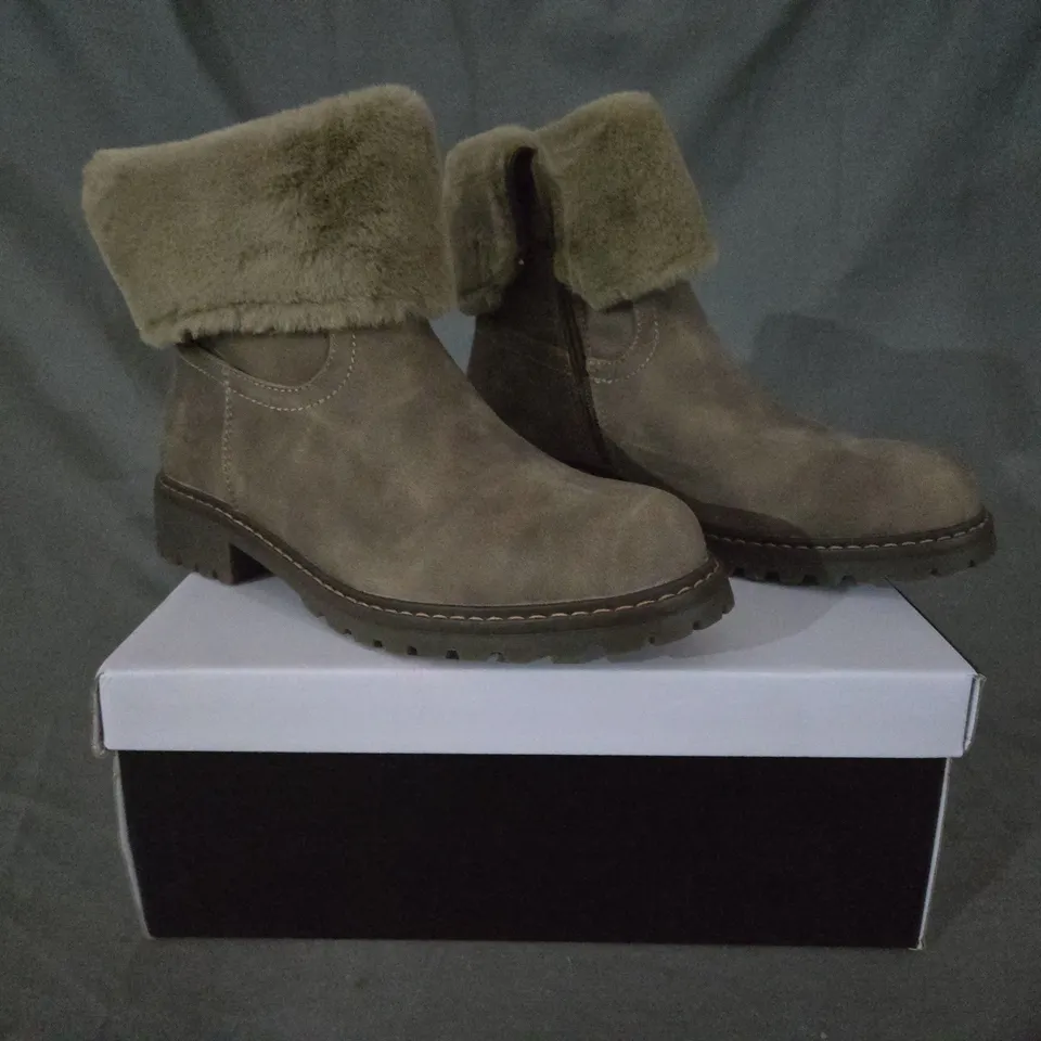 BOXED PAIR OF CINK ME ANKLE BOOTS IN KHAKI EU SIZE 38