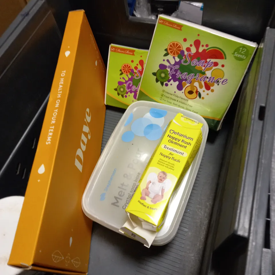 ASSORTMENT OF HEALTHCARE PRODUCTS APPROX. 15 ITEMS 