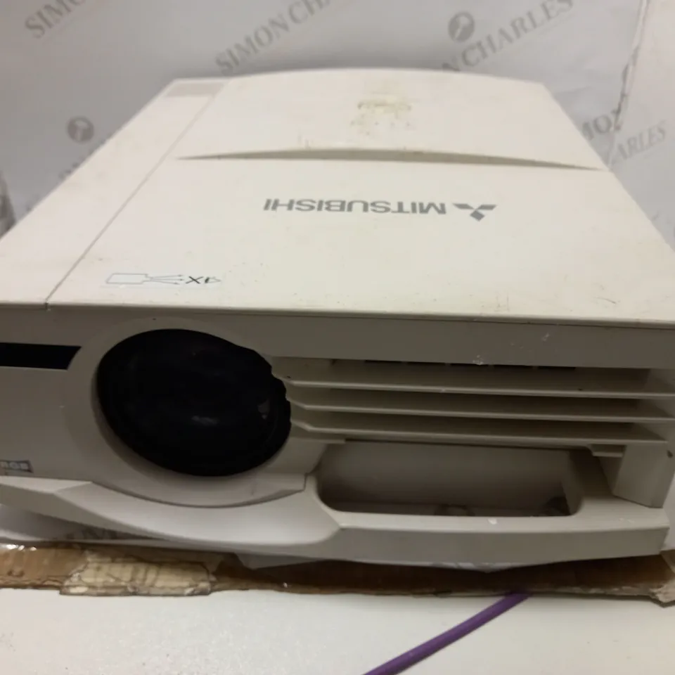 MITSUBISHI M1KY PROJECTOR