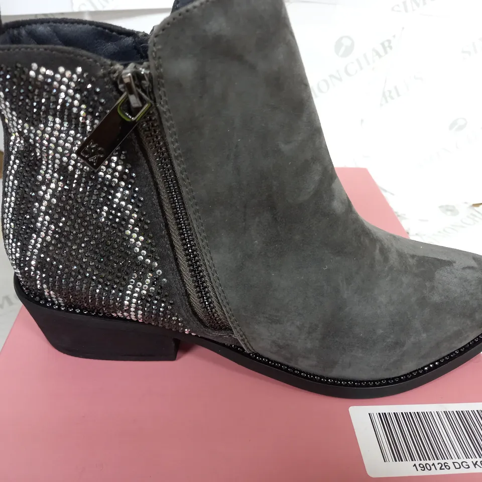 MODA IN PELLE KATREENA ANKLE BOOT IN DARK GREY - SIZE 39