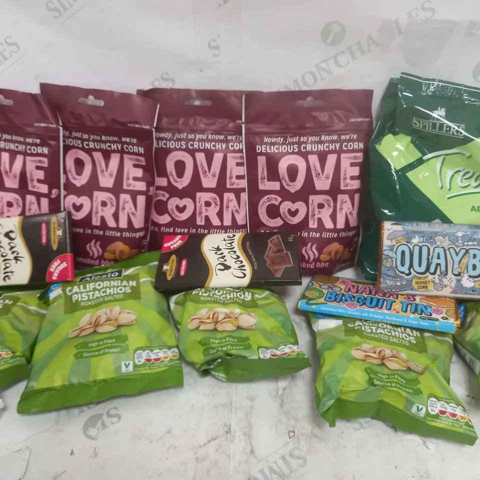 APPROXIMATELY 12 ASSORTED FOOD ITEMS TO INCLUDE ALESTO CALIFORNIAN PISTACHIOS (200g), THE QUAYBAR (100g)M LOVE CORN SMOKED BBQ (115g), ETC