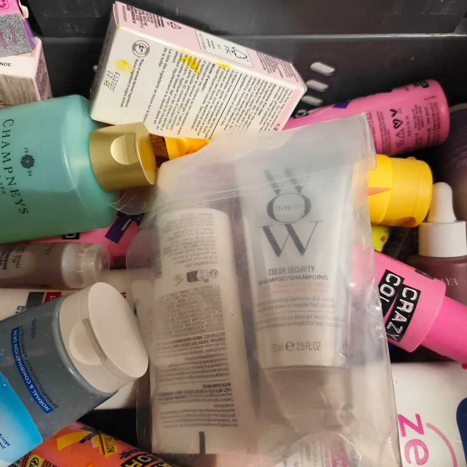 APPROX 12 ASSORTED BEAUTY PRODUCTS TO INCLUDE NOUGHTY CONDITIONER, TED BAKER CLEANSING BAR, BOOTS BATH SOAK, ETC