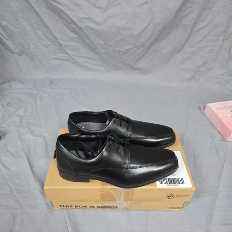 CLARKS SCALA STEP Y BLACK LEATHER SHOES – UK 5.5 (EU 39) – MEN’S DRESS SHOES