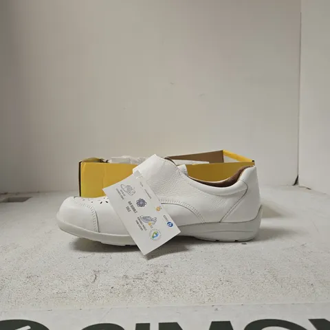 DBS CASSANDRA WHITE LEATHER SHOES – UK 9
