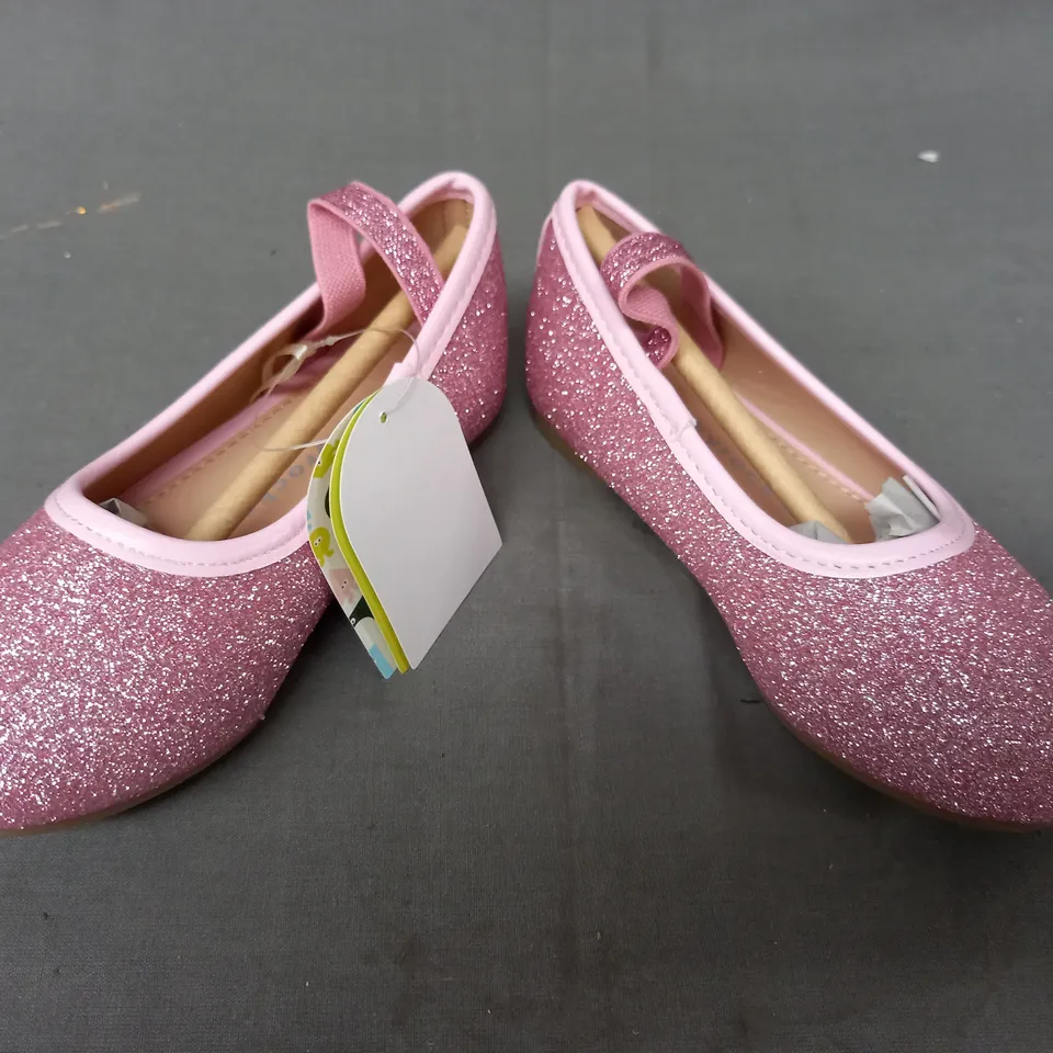 BOXED PAIR OF SKYROCKET INFANT SHOES IN PINK W. GLITTER EFFECT EU SIZE 24