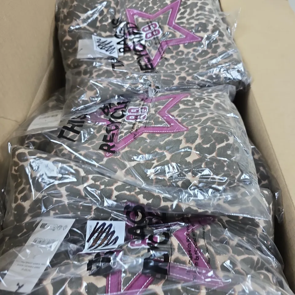 LARGE BOX OF APPROX 20 KIDS SAMMY OVERSIZED HOODIES IN VARIOUS SIZES 