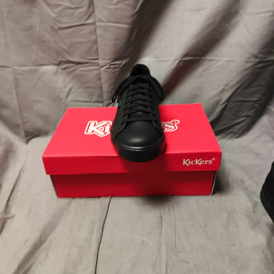 BOXED PAIR OF KICKERS SHOES - SIZE 40