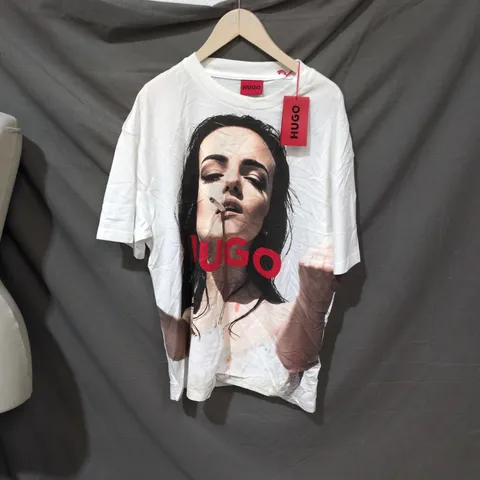 HUGO BOSS WHITE GRAPHIC T-SHIRT WITH PORTRAIT PRINT – RED HUGO LOGO SIZE M