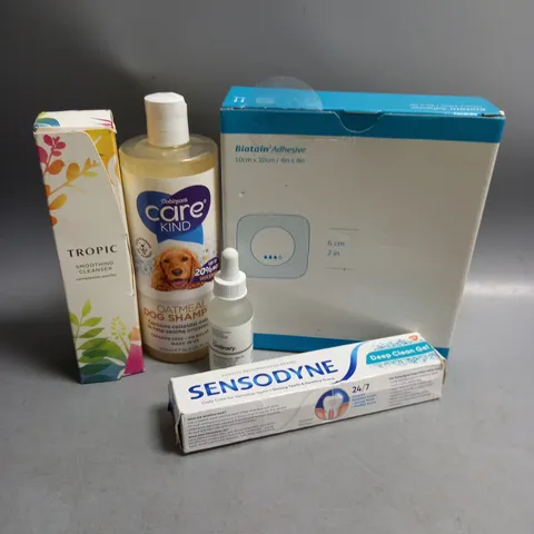 BOX OF APPROXIMATELY 20 COSMETIC ITEMS TO INCLUDE - CARE KIND DOG SHAMPOO - SENSODYNE TOOTHPASTE - TROPIC SMOOTHING CLEANSER - ETC