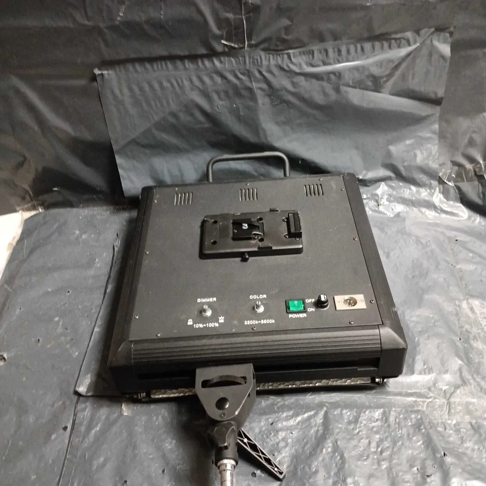 LED STUDIO LIGHT WITH HANDLE ATTACHMENT 