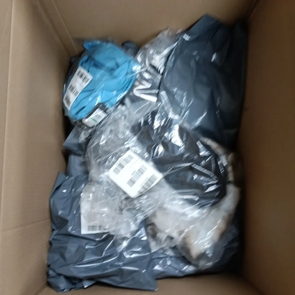 BOX CONTAINING APPROXIMATELY 10 ASSORTED CLOTHING ITEMS
