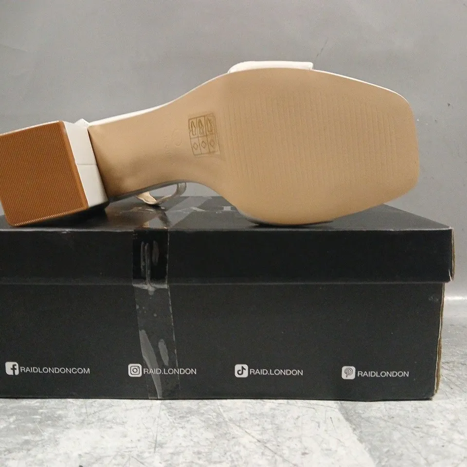 BOXED PAIR OF RAID NIYA OPEN TOE BLOCK HEEL SANDALS IN WHITE SIZE UK 6
